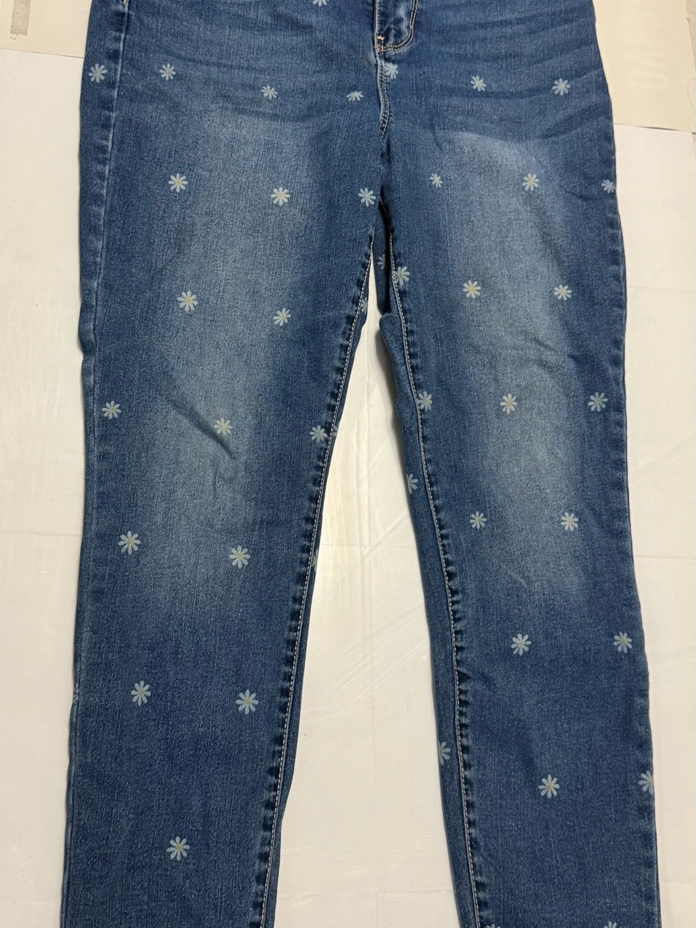 No Boundaries Blue Daisy-Print Skinny Jeans size 17 fits like a 12